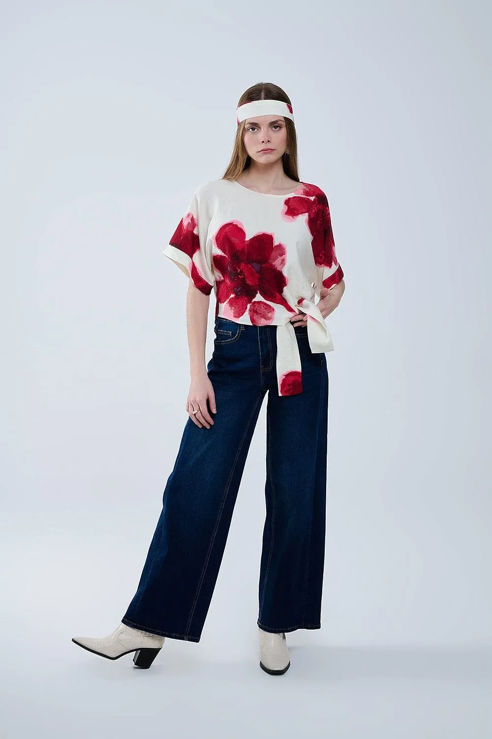 Cropped Beige Blouse With Tropical Floral Print In Red Tied At The Waist