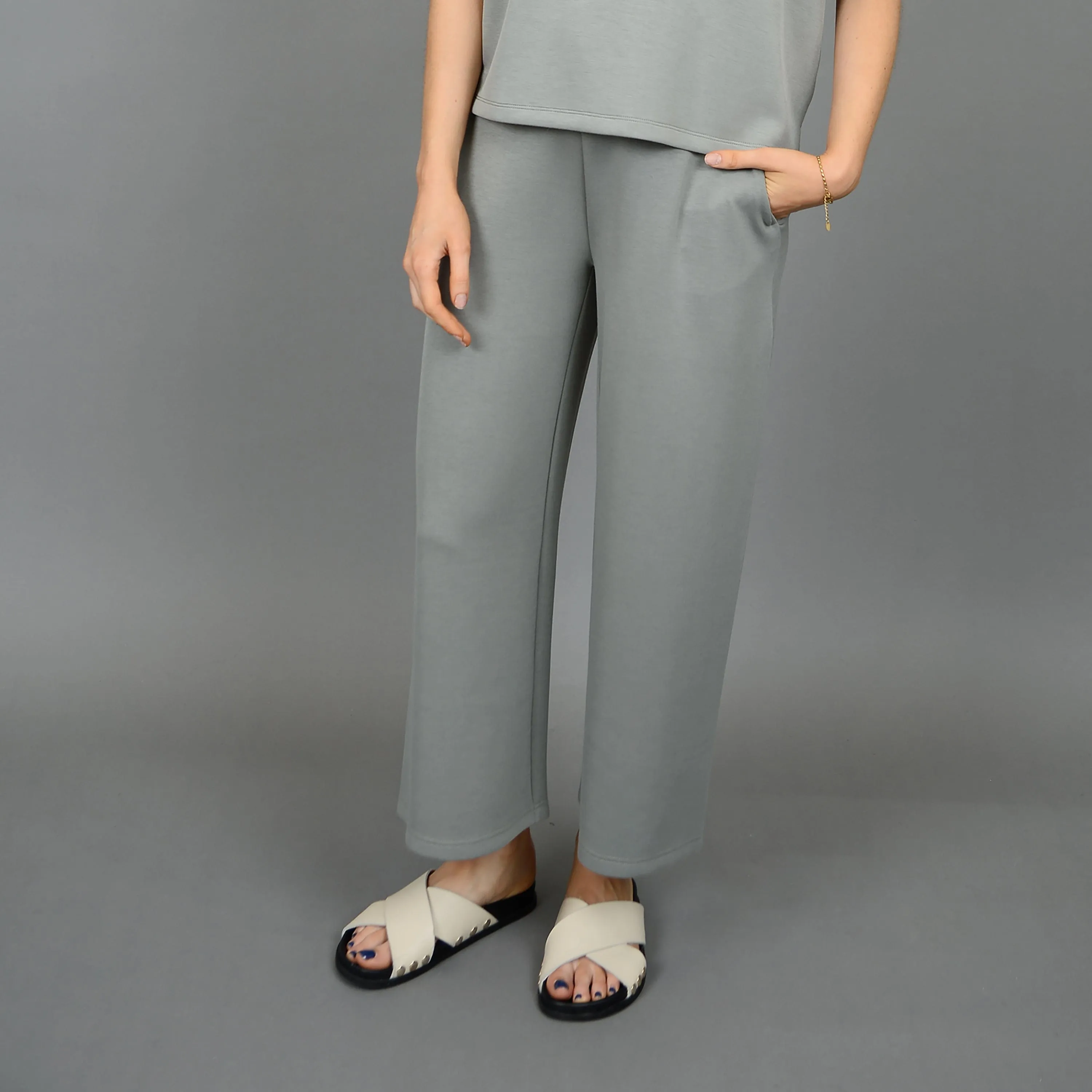 Scuba Victoria Soft Knit Cropped Pants