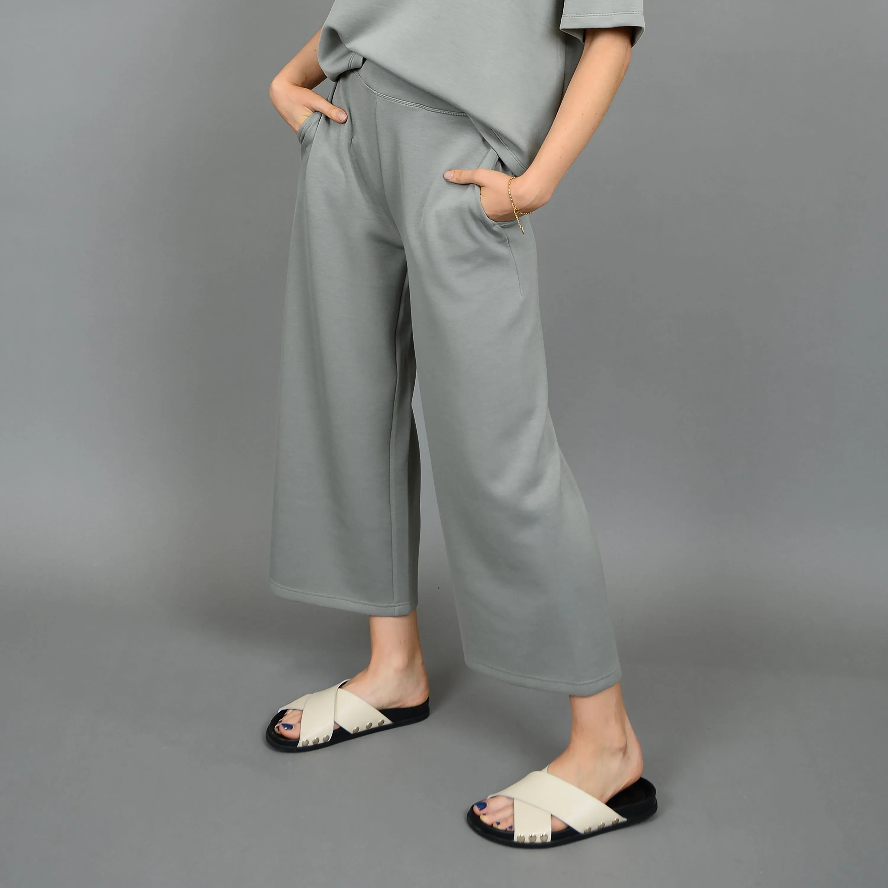 Scuba Victoria Soft Knit Cropped Pants