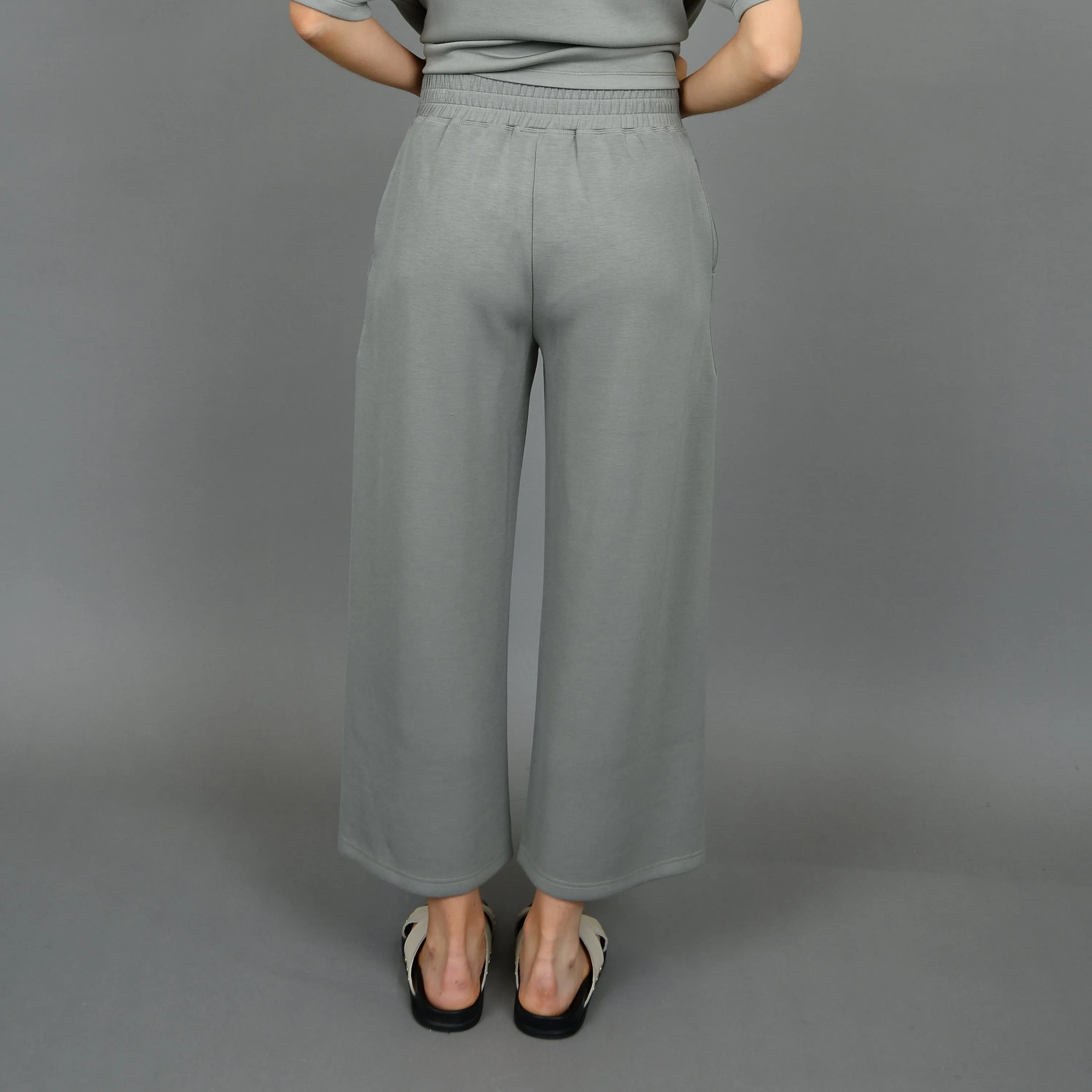 Scuba Victoria Soft Knit Cropped Pants