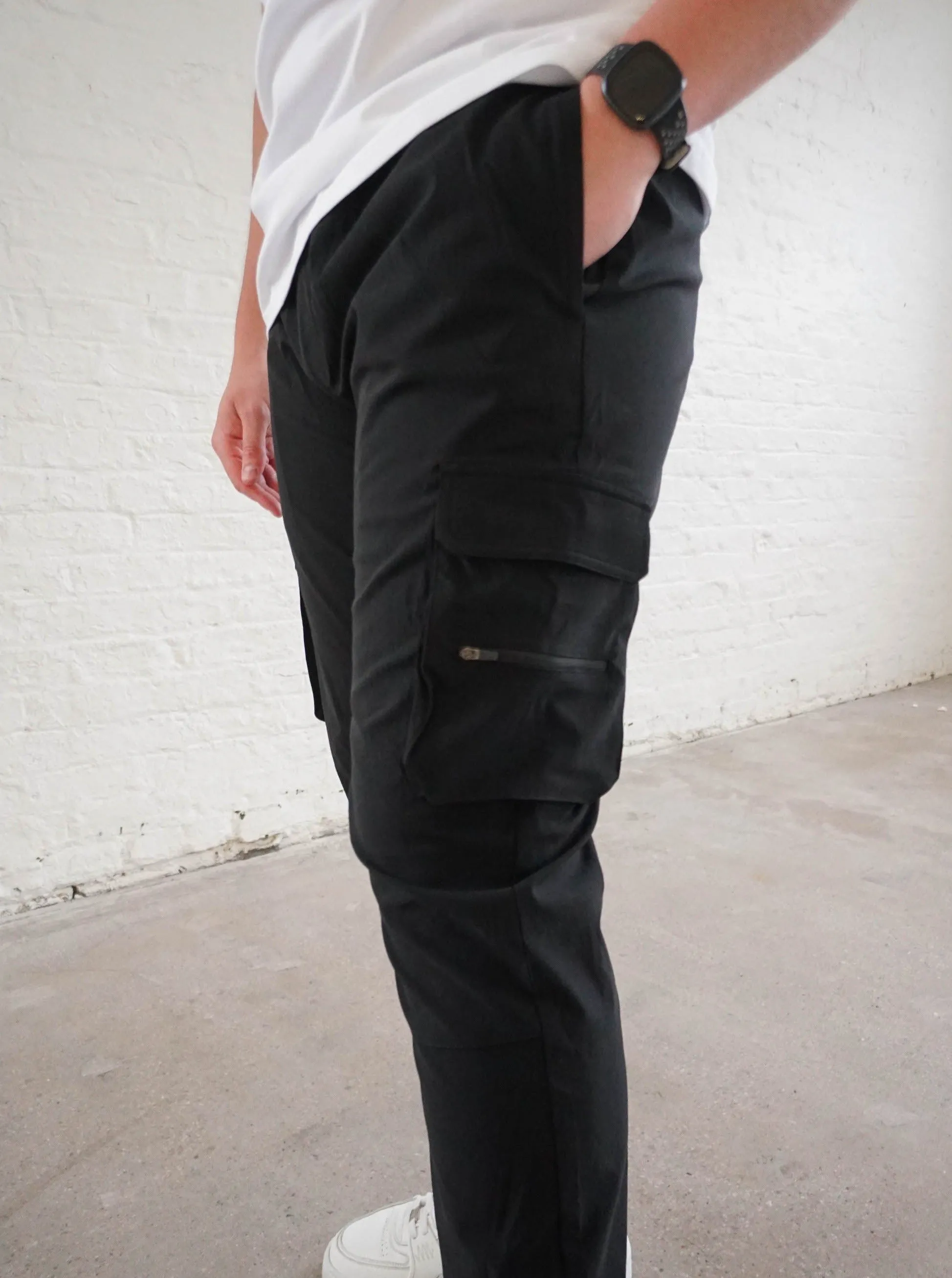 Tech Stretch Cargo Pant In Black