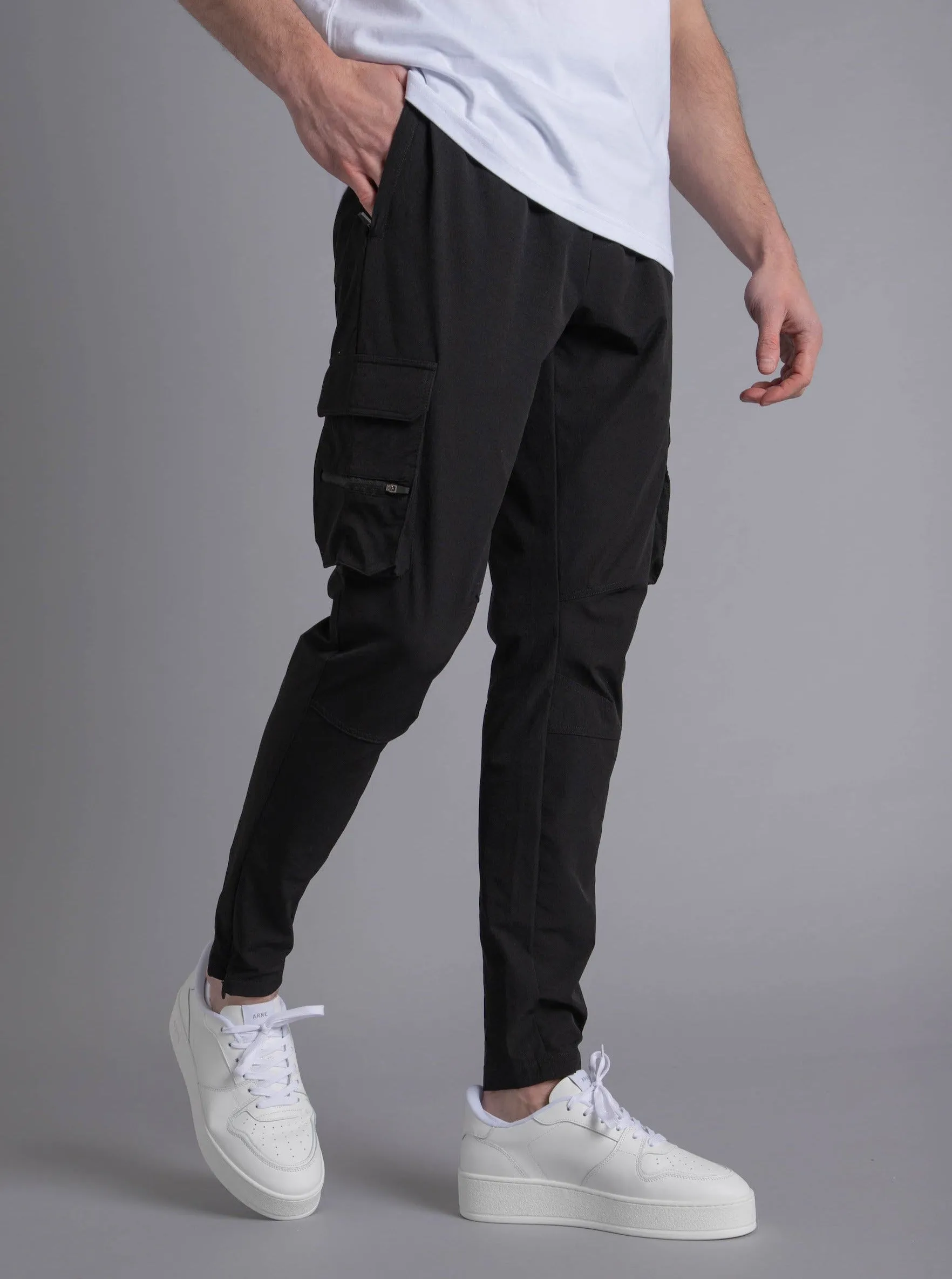 Tech Stretch Cargo Pant In Black